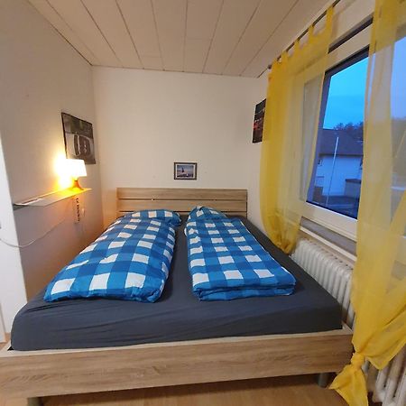 Geraeumiges Ferienhaus In Bad Salzuflen Mit Einfacher Ausstattung, Fuer Geschaeftsreisende, Gruppen Oder Familien Geeignet, 4 Schlafzimmer Zewnętrze zdjęcie