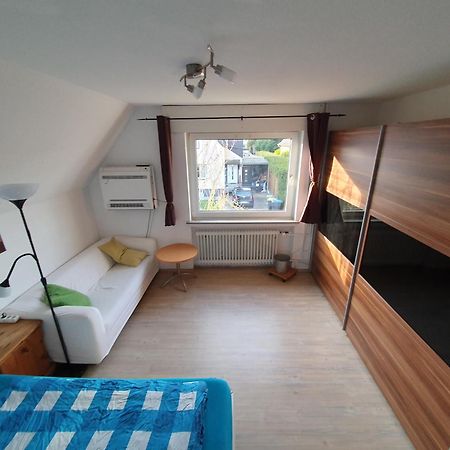 Geraeumiges Ferienhaus In Bad Salzuflen Mit Einfacher Ausstattung, Fuer Geschaeftsreisende, Gruppen Oder Familien Geeignet, 4 Schlafzimmer Zewnętrze zdjęcie
