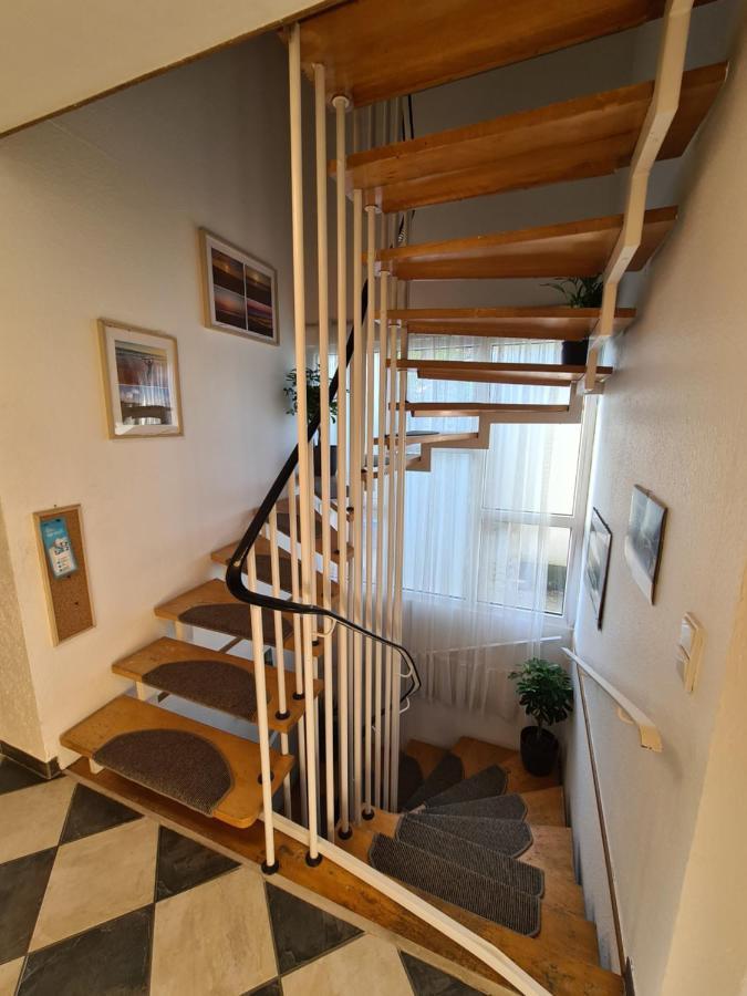 Geraeumiges Ferienhaus In Bad Salzuflen Mit Einfacher Ausstattung, Fuer Geschaeftsreisende, Gruppen Oder Familien Geeignet, 4 Schlafzimmer Zewnętrze zdjęcie
