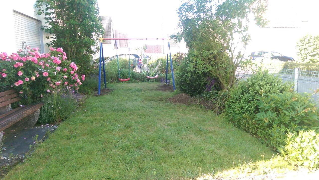 Geraeumiges Ferienhaus In Bad Salzuflen Mit Einfacher Ausstattung, Fuer Geschaeftsreisende, Gruppen Oder Familien Geeignet, 4 Schlafzimmer Zewnętrze zdjęcie