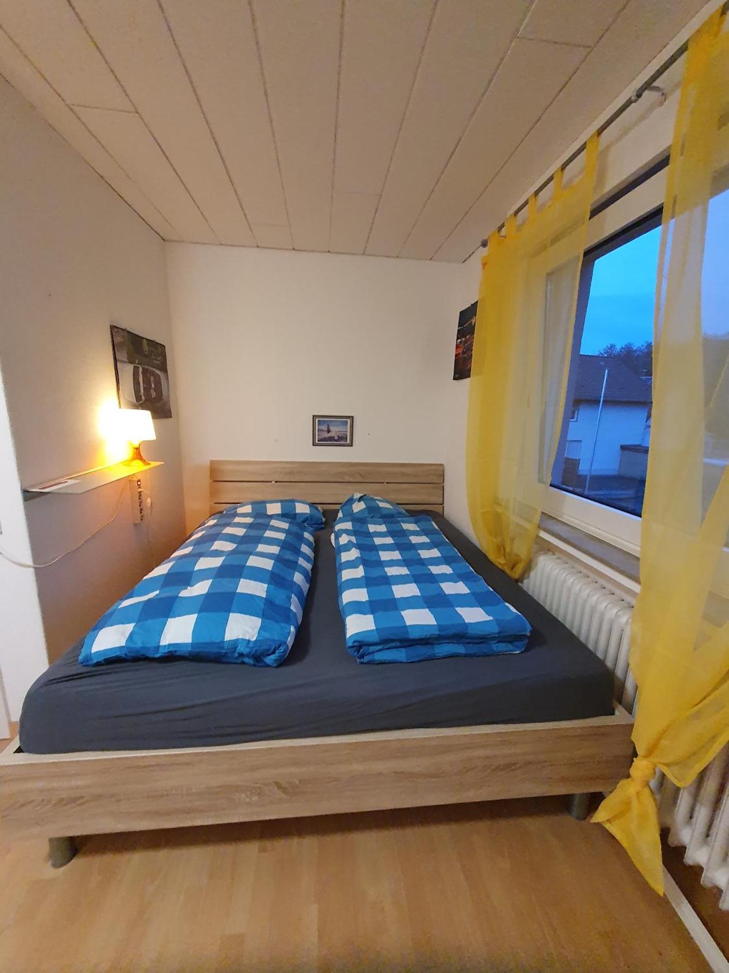 Geraeumiges Ferienhaus In Bad Salzuflen Mit Einfacher Ausstattung, Fuer Geschaeftsreisende, Gruppen Oder Familien Geeignet, 4 Schlafzimmer Zewnętrze zdjęcie